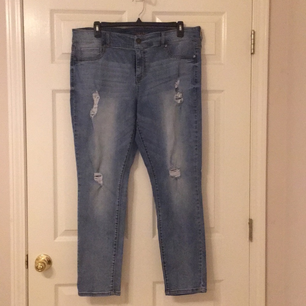 Maurices Light Wash Denim Jegging
